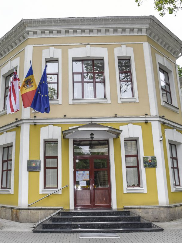 1693912282-477013-872